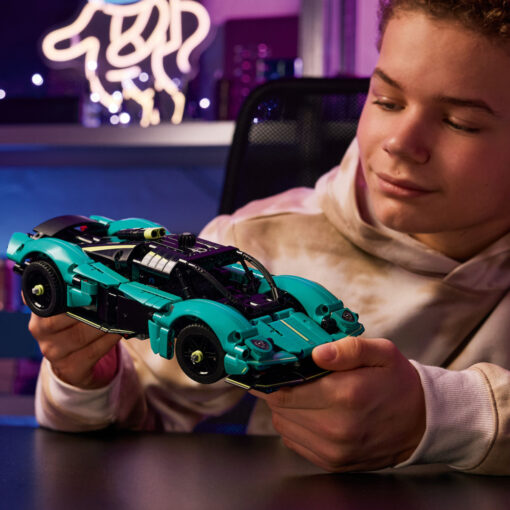 Lego Technic Aston Martin Valkyrie για 9+ Ετών 707τμχ - Image 4