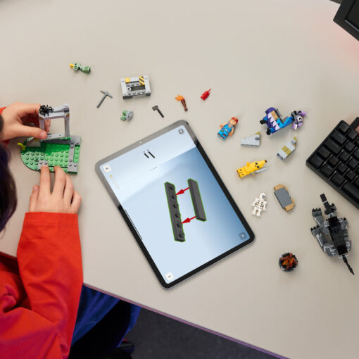 Lego Fortnite Fortnite Peely & Sparkplug's Camp για 7+ Ετών 250τμχ - Image 4