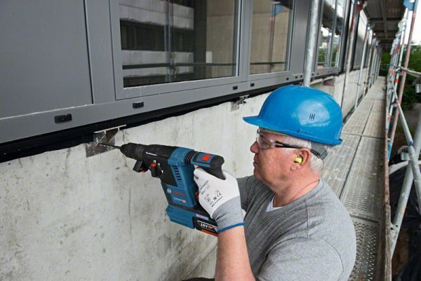 Bosch Κρουστικό Σκαπτικό Πιστολέτο 18V με 2 Μπαταρίες 8Ah - Image 2