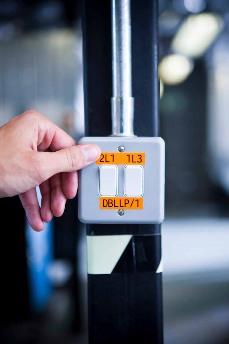 Brother Ταινία Ετικετογράφου 5m x 12mm σε Πορτοκαλί Χρώμα - Image 2