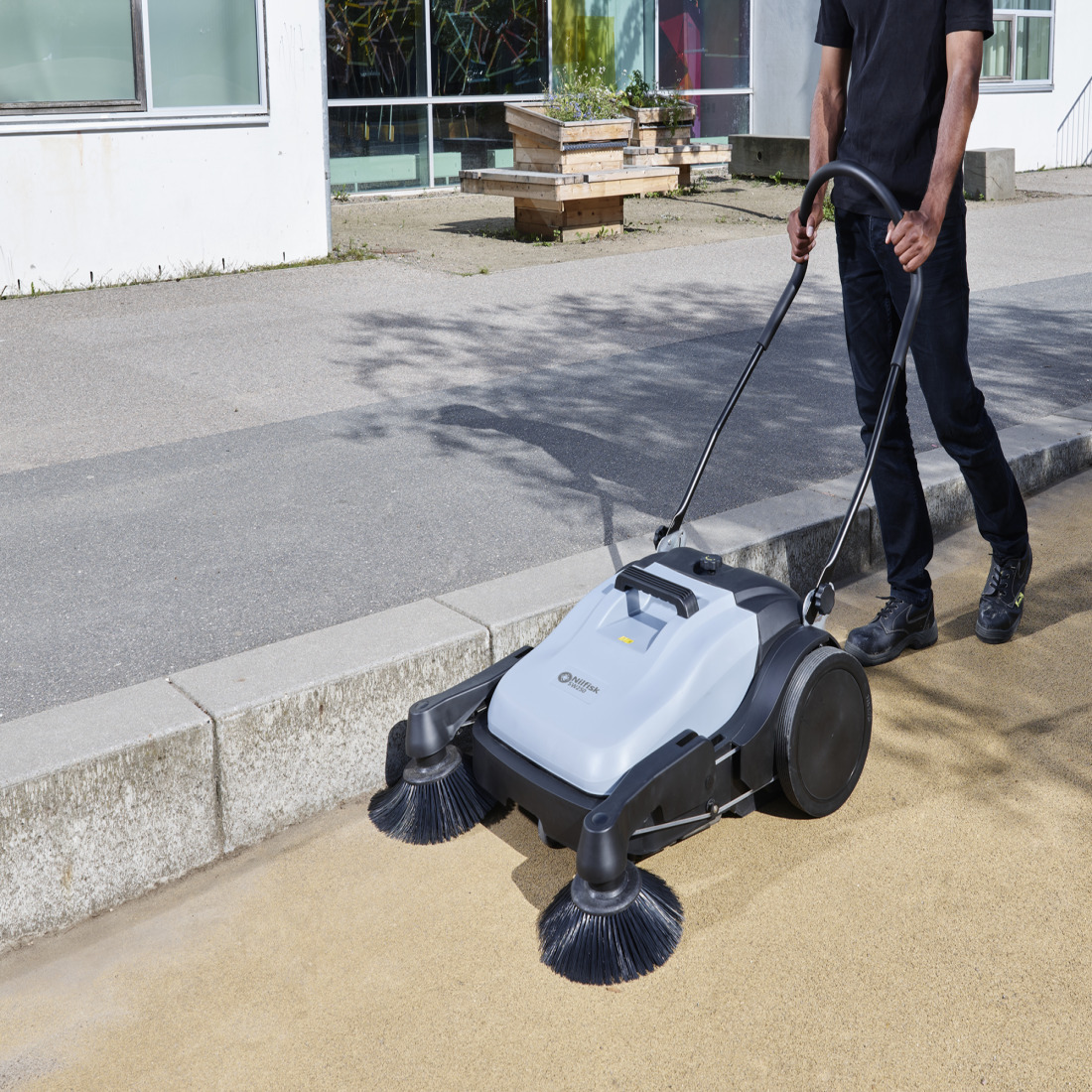 Nilfisk SW250 920 Χειροκίνητο Σάρωθρο με Κάδο 38Lt - Image 10