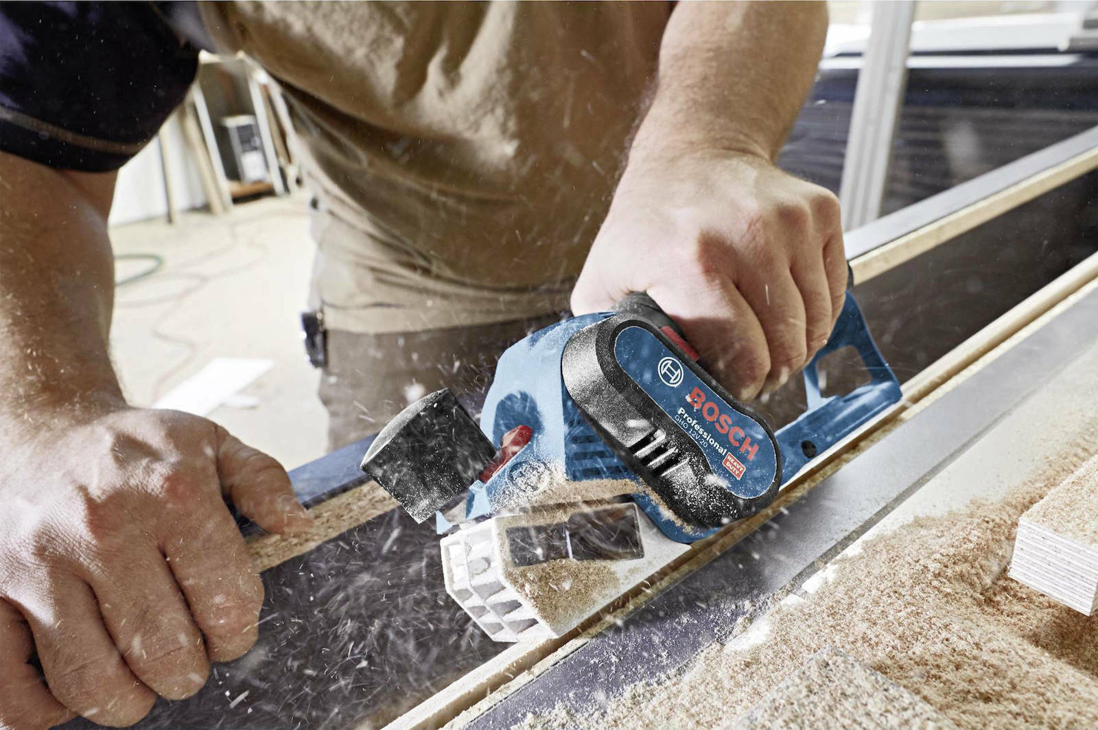 Bosch GHO 12V-20 Professional Πλάνη 12V 2x3Ah με Σύστημα Αναρρόφησης - Image 6