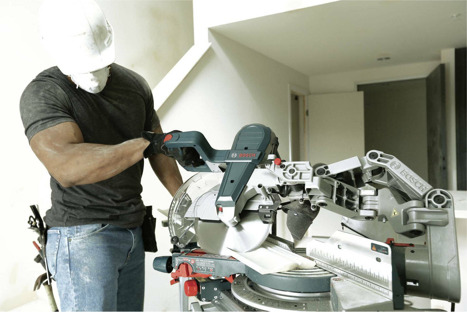Bosch GCM 10 GDJ Φαλτσοπρίονο Ρεύματος με Ισχύ 1800W, Δίσκο Κοπής Διαμέτρου 254mm & Ταχύτητα Κοπής 5000rpm - Image 4