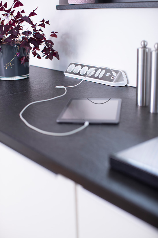Brennenstuhl Πολύπριζο 6 Θέσεων με 2 USB-A και Καλώδιο 2m Ασημί - Image 10