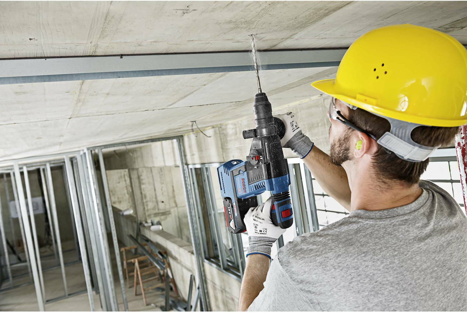 Bosch Κρουστικό Σκαπτικό Πιστολέτο 18V με 2 Μπαταρίες 8Ah - Image 6