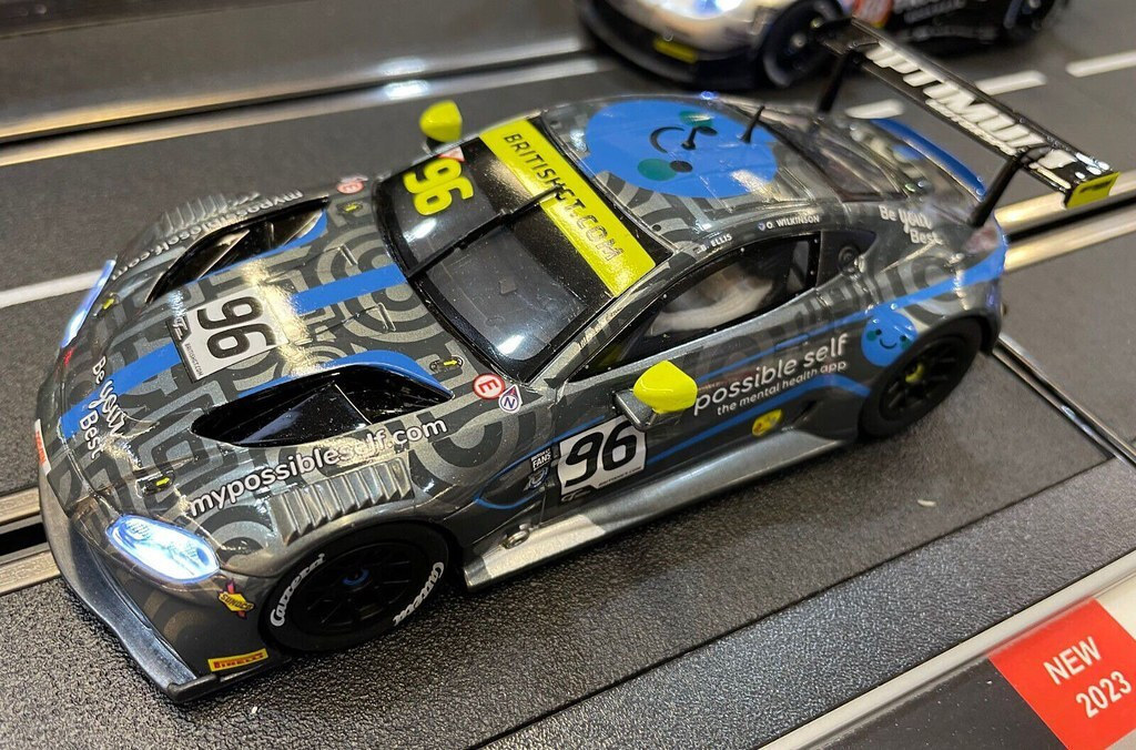 Carrera Aston Martin Vantage GT3 Τηλεκατευθυνόμενο Αυτοκίνητο - Image 2