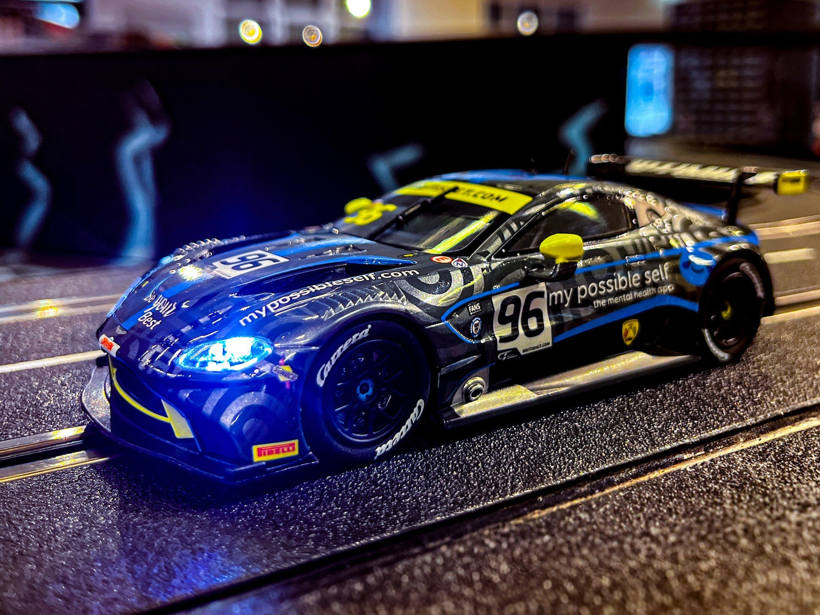 Carrera Aston Martin Vantage GT3 Τηλεκατευθυνόμενο Αυτοκίνητο - Image 4