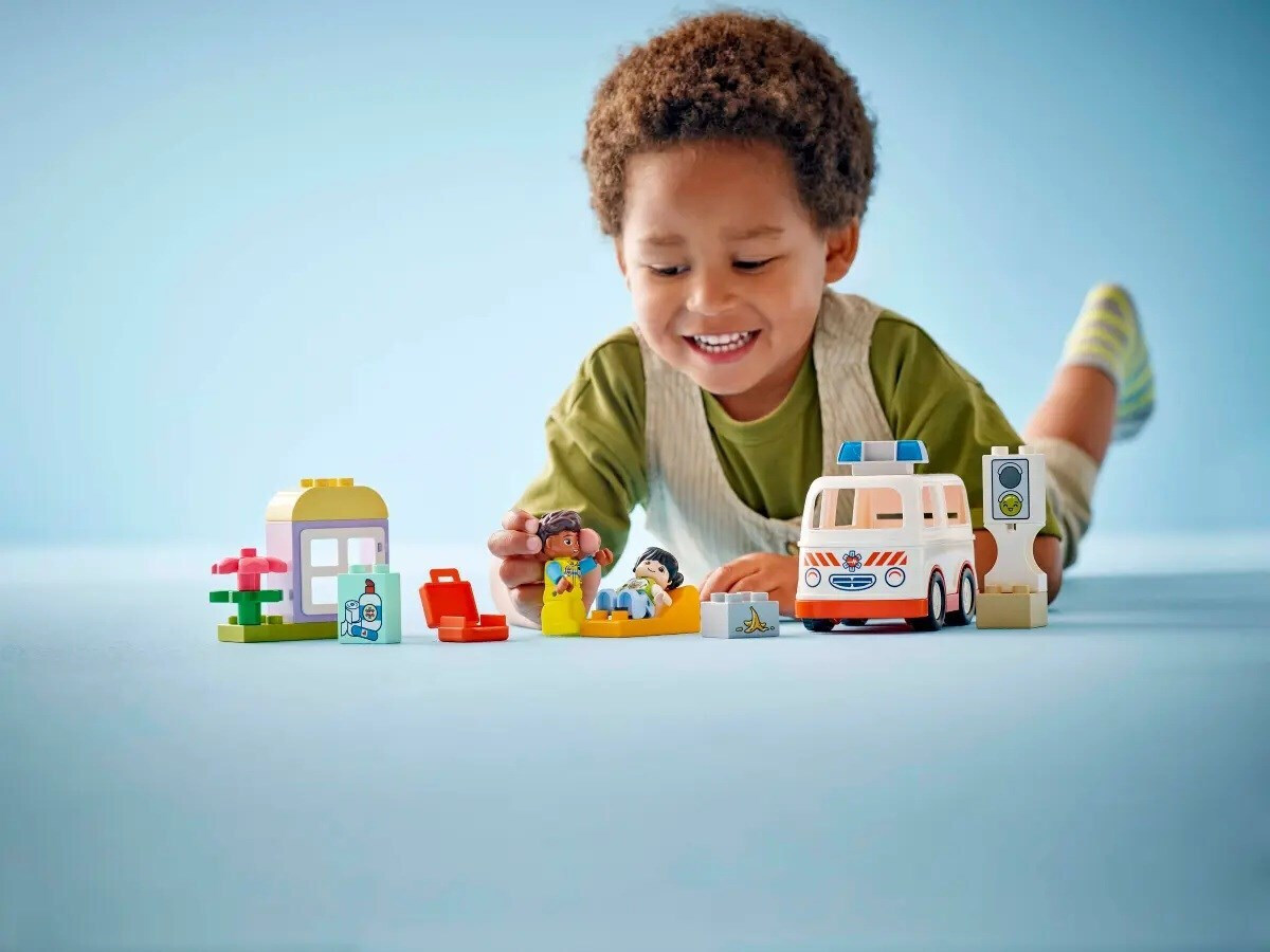 Lego Duplo Ambulance & Driver για 2+ Ετών 19τμχ - Image 7