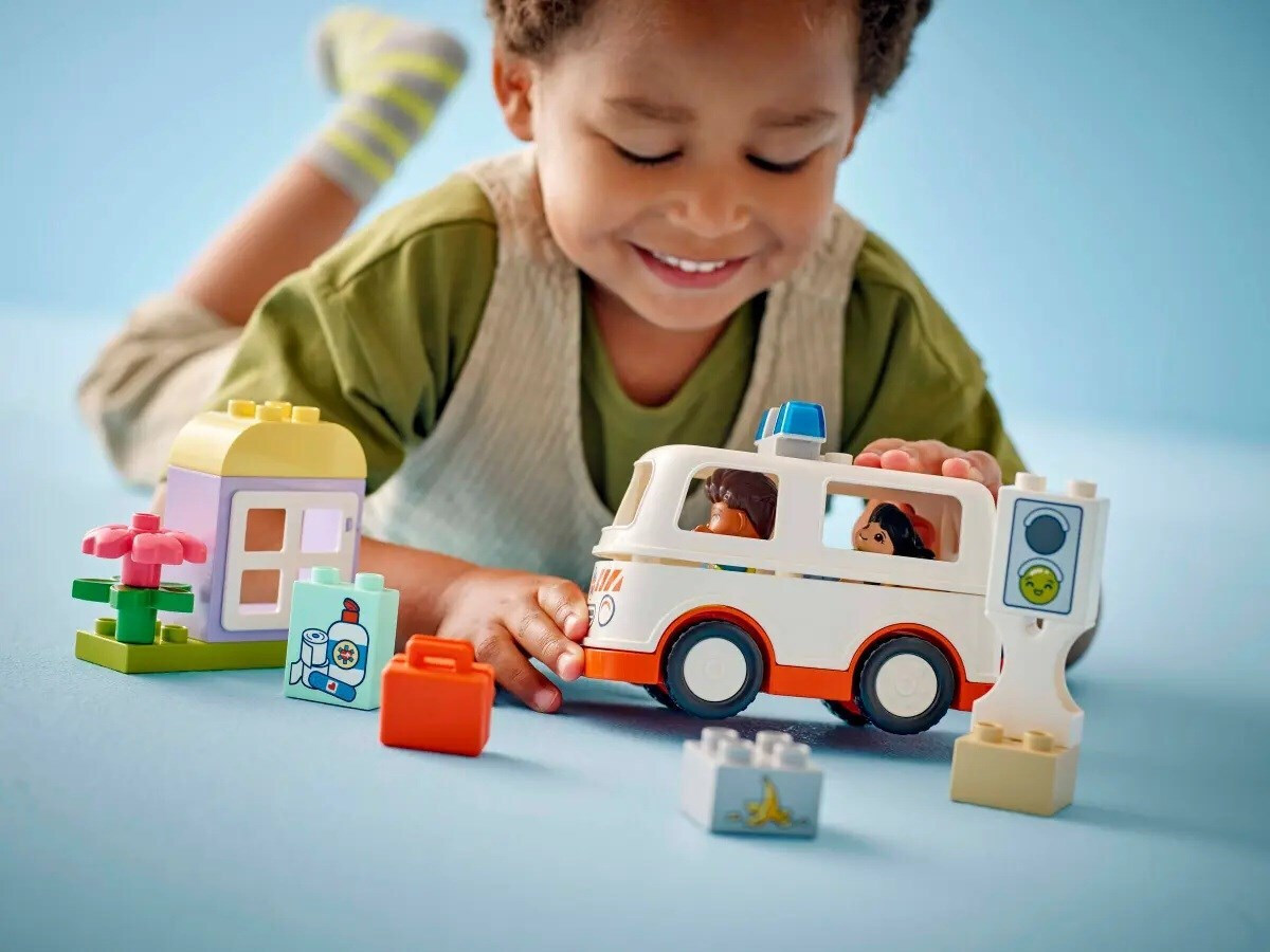 Lego Duplo Ambulance & Driver για 2+ Ετών 19τμχ - Image 5