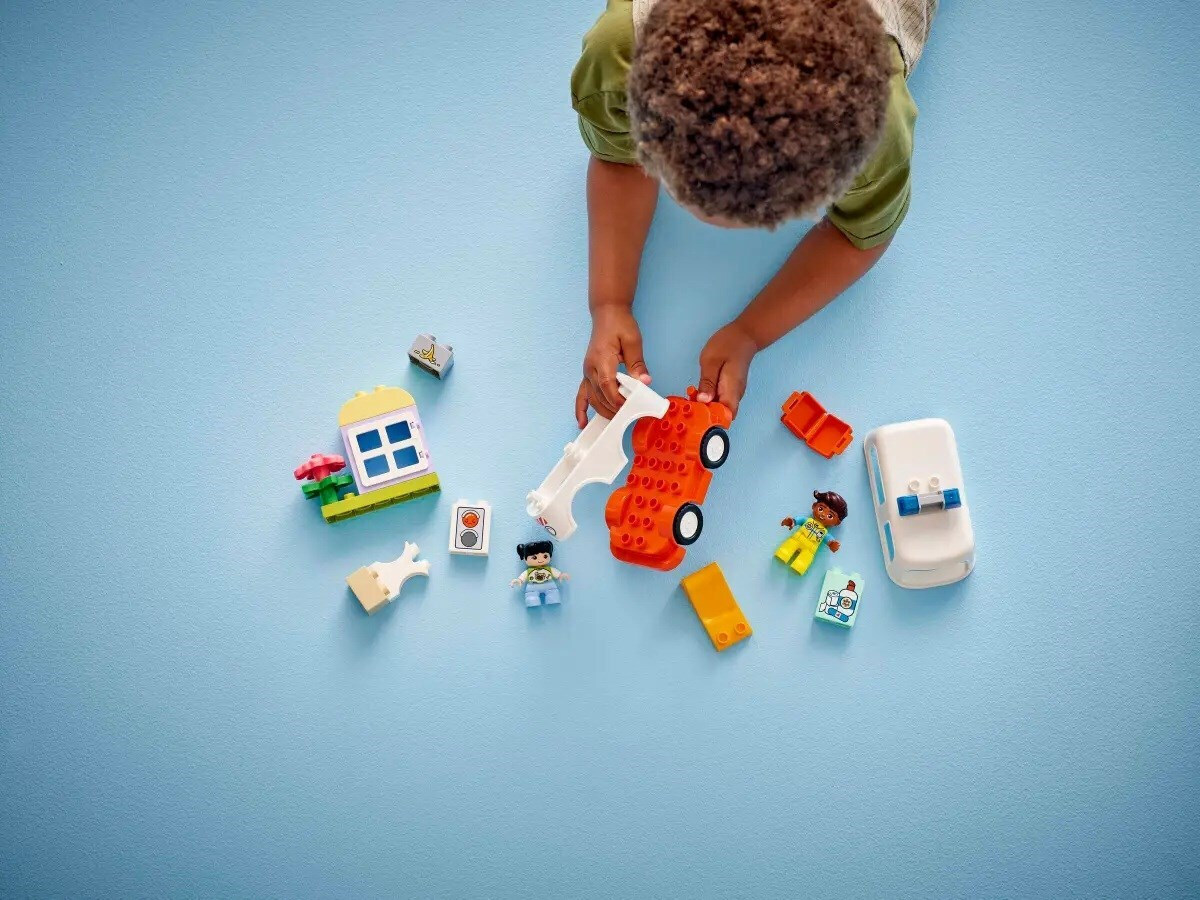 Lego Duplo Ambulance & Driver για 2+ Ετών 19τμχ - Image 12