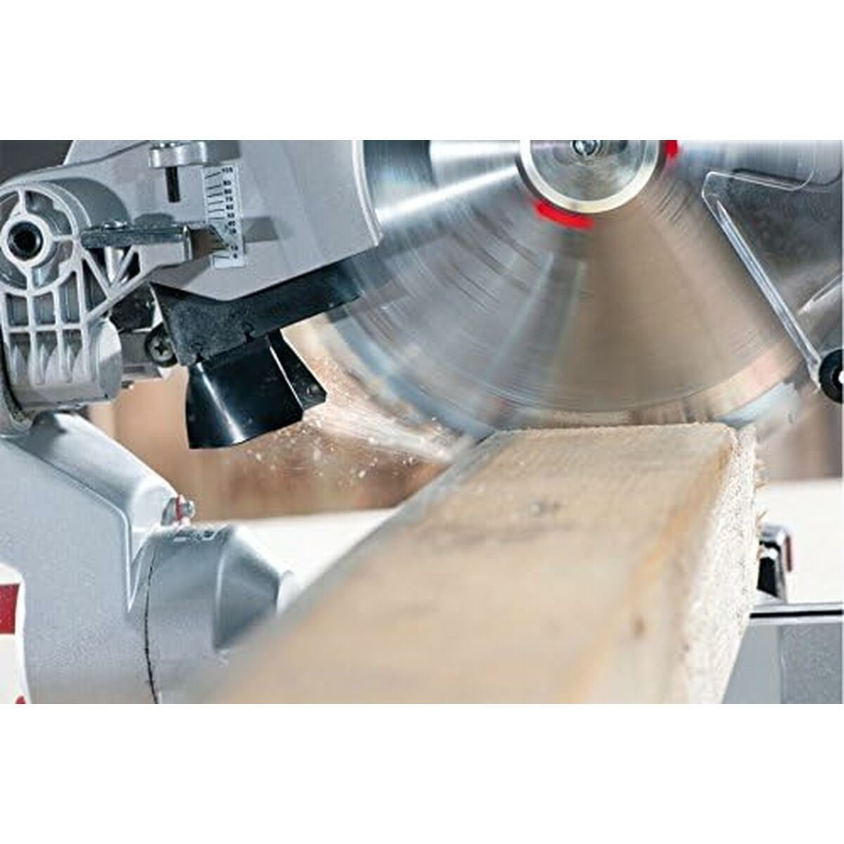 Metabo KGSV 216M Φαλτσοπρίονο Ρεύματος Συρόμενο με Ισχύ 1350W, Οδηγό Laser, Δίσκο Κοπής Διαμέτρου 216mm & Ταχύτητα Κοπής 5500rpm - Image 9