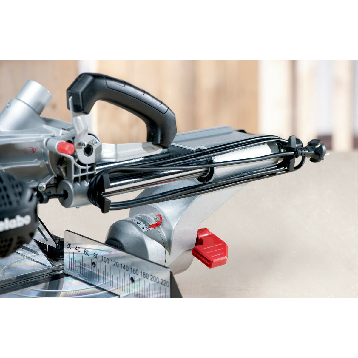 Metabo KGSV 216M Φαλτσοπρίονο Ρεύματος Συρόμενο με Ισχύ 1350W, Οδηγό Laser, Δίσκο Κοπής Διαμέτρου 216mm & Ταχύτητα Κοπής 5500rpm - Image 8