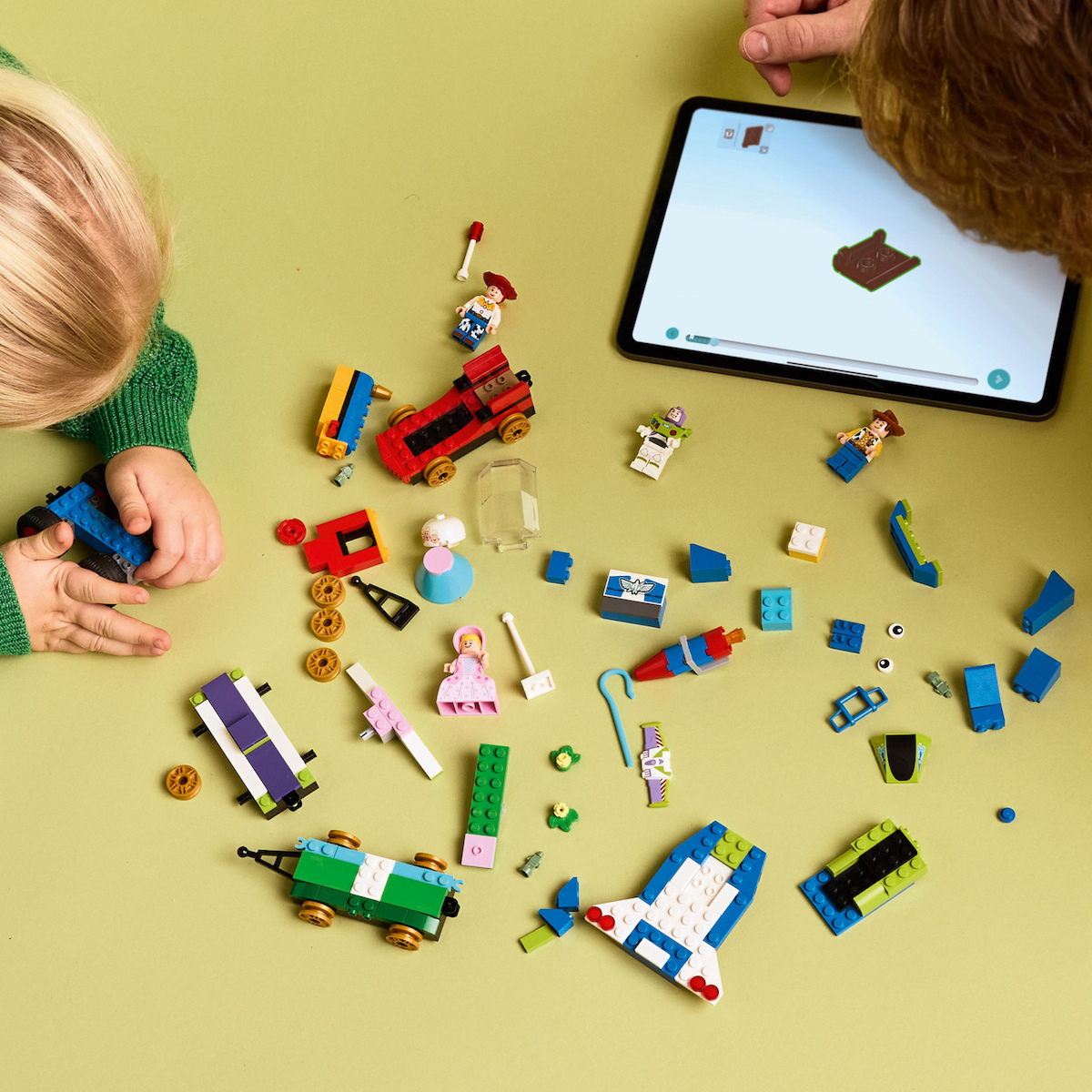 Lego Disney Toy Story Celebration Train & RC Car για 4+ Ετών 206τμχ - Image 6