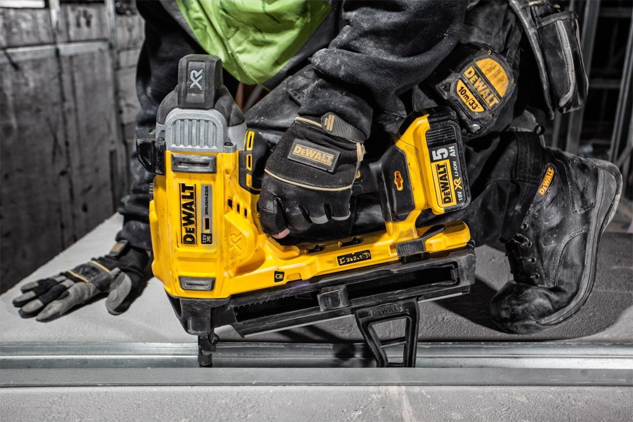 Dewalt DCN890P2 Καρφωτικό Μπαταρίας 18V 2x5Ah για Καρφιά - Image 5