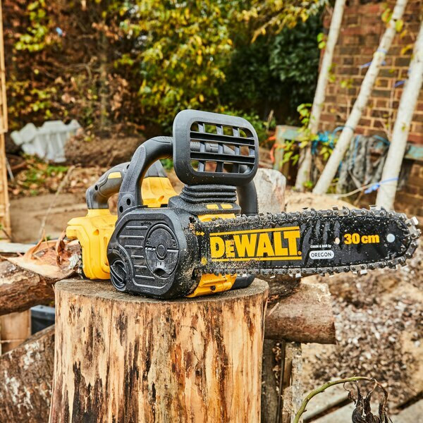 Dewalt Αλυσοπρίονο Μπαταρίας 1x5Ah Brushless 18V 3.6kg με Λάμα 30cm DCM565P1 - Image 11