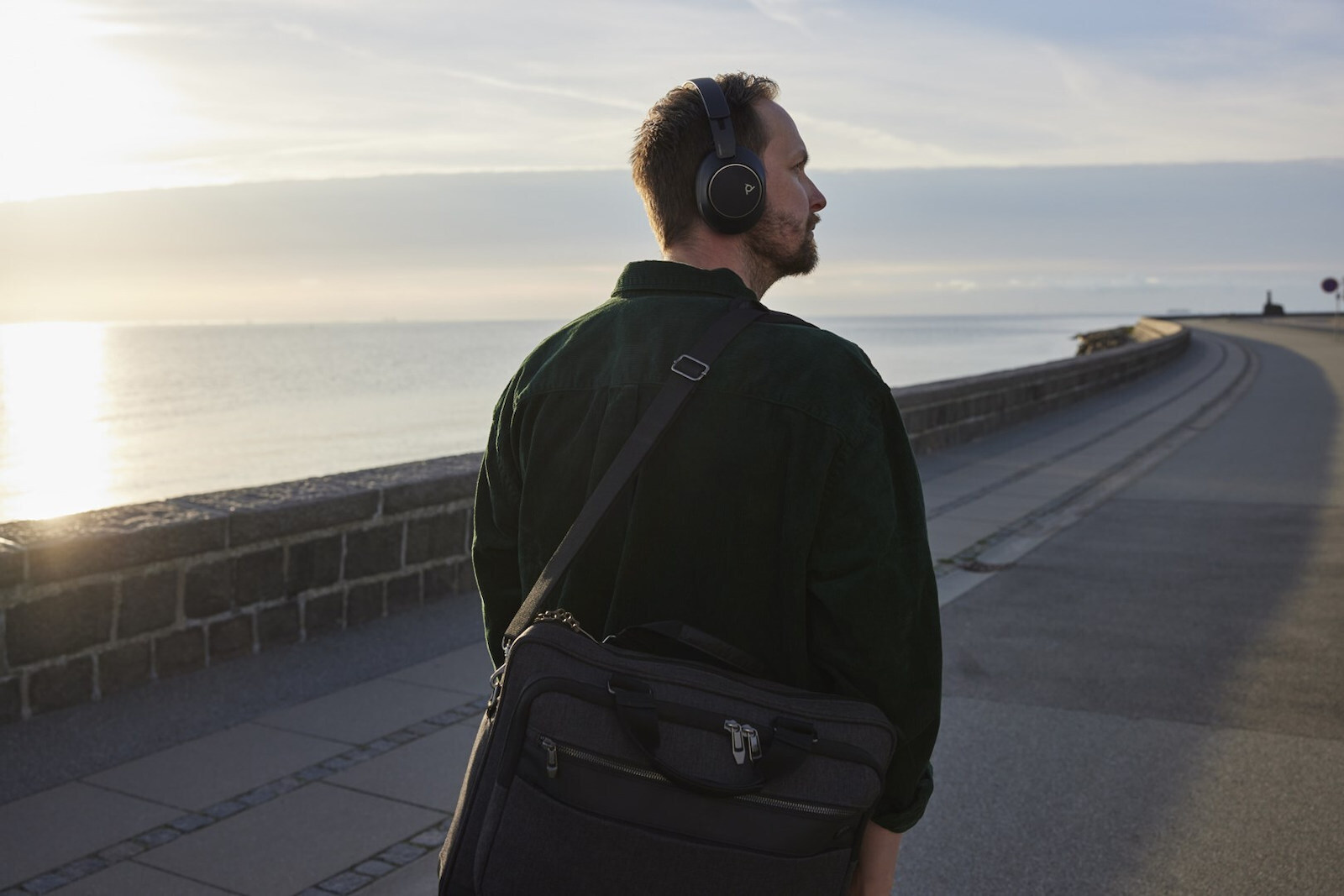 Poly Voyager Surround 80 UC Microsoft Teams +USB-C/A Adapter On Ear Multimedia Ακουστικά με μικρόφωνο - Image 7
