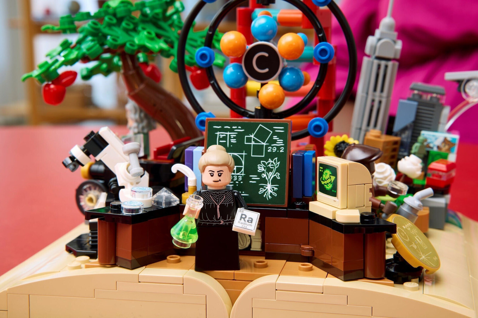 LEGO Ideas The Evolution of STEM για 18+ Ετών 879τμχ 21355 - Image 4