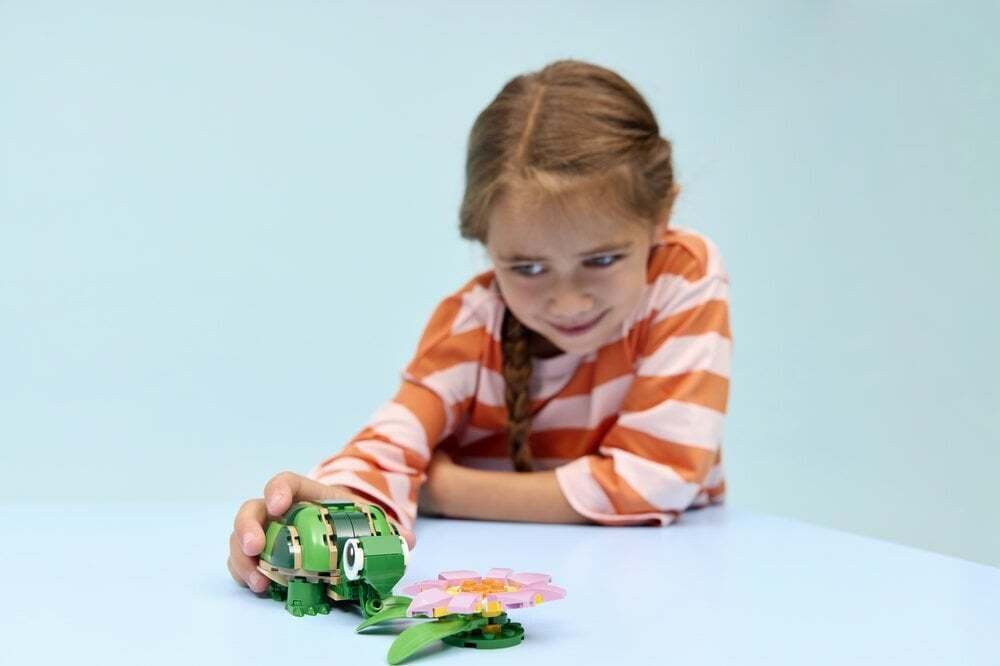 LEGO Creator 3-in-1 Turtle with a Water Lily Flower για 7+ Ετών 124τμχ 31377 - Image 6