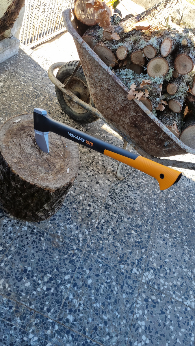 Fiskars X18 S Τσεκούρι Σχισίματος Μήκους 44.5cm και Βάρους 1000gr με λαβή Fiberglass - Image 8