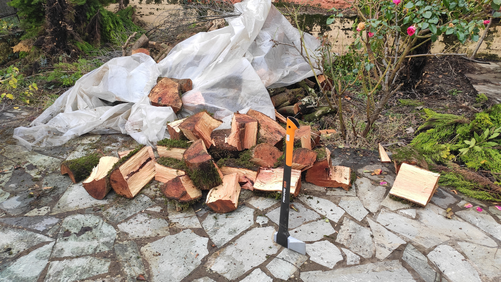 Fiskars X18 S Τσεκούρι Σχισίματος Μήκους 44.5cm και Βάρους 1000gr με λαβή Fiberglass - Image 11