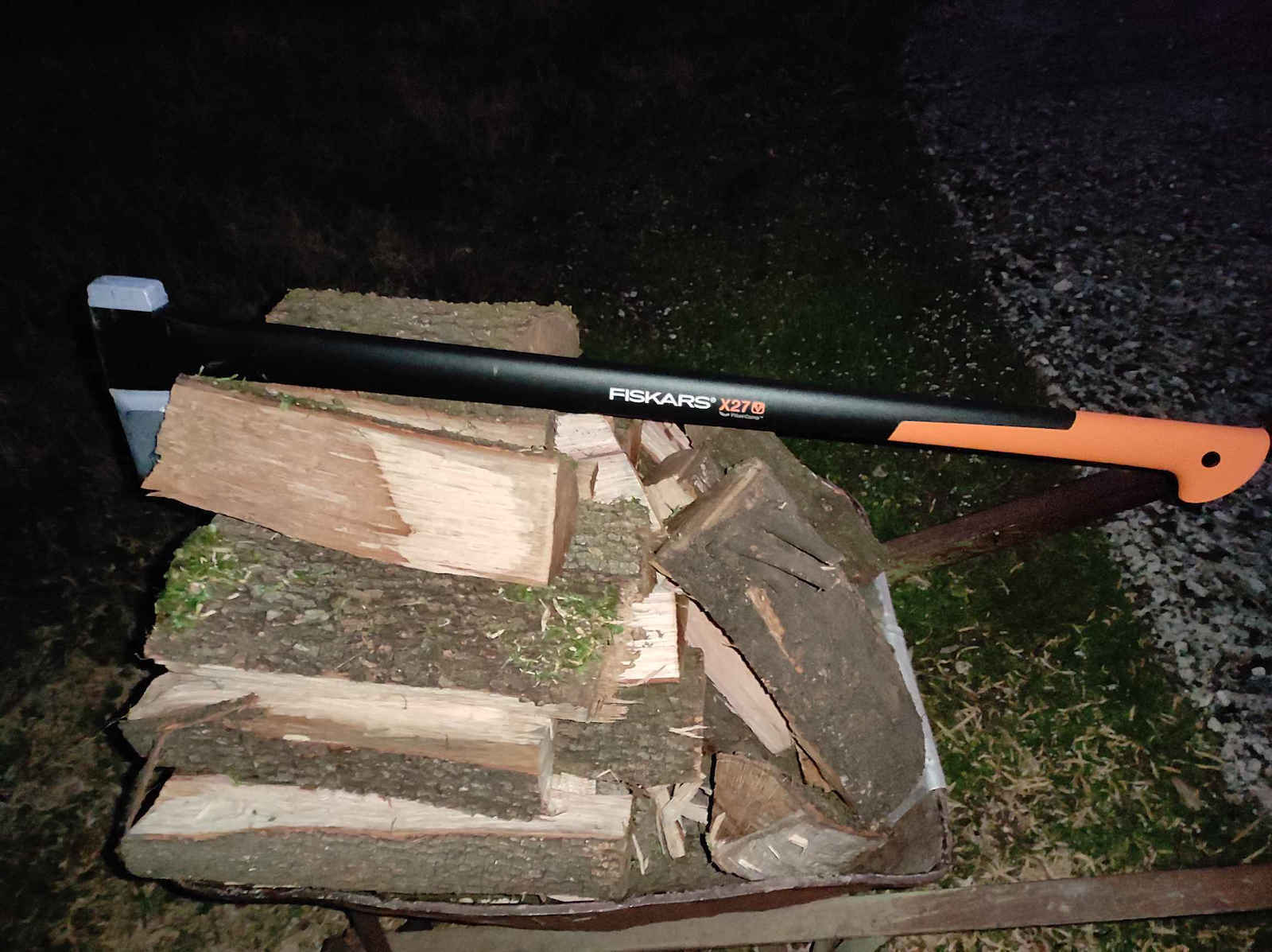 Fiskars X18 S Τσεκούρι Σχισίματος Μήκους 44.5cm και Βάρους 1000gr με λαβή Fiberglass - Image 9