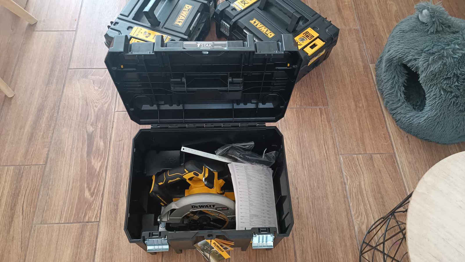 Dewalt DCS573NT Δισκοπρίονο 18V Solo με Σύστημα Αναρρόφησης - Image 5