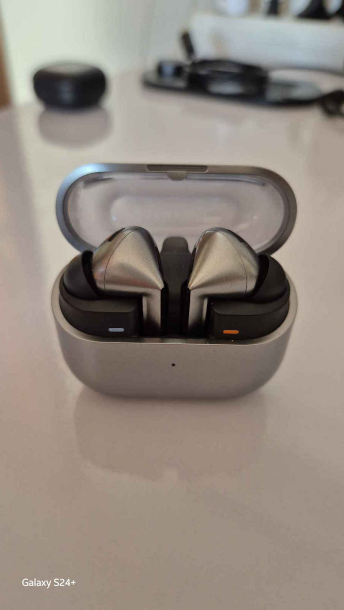 Samsung Galaxy Buds3 Pro Bluetooth Handsfree Ακουστικά με Αντοχή στον Ιδρώτα και Θήκη Φόρτισης Λευκά - Image 11