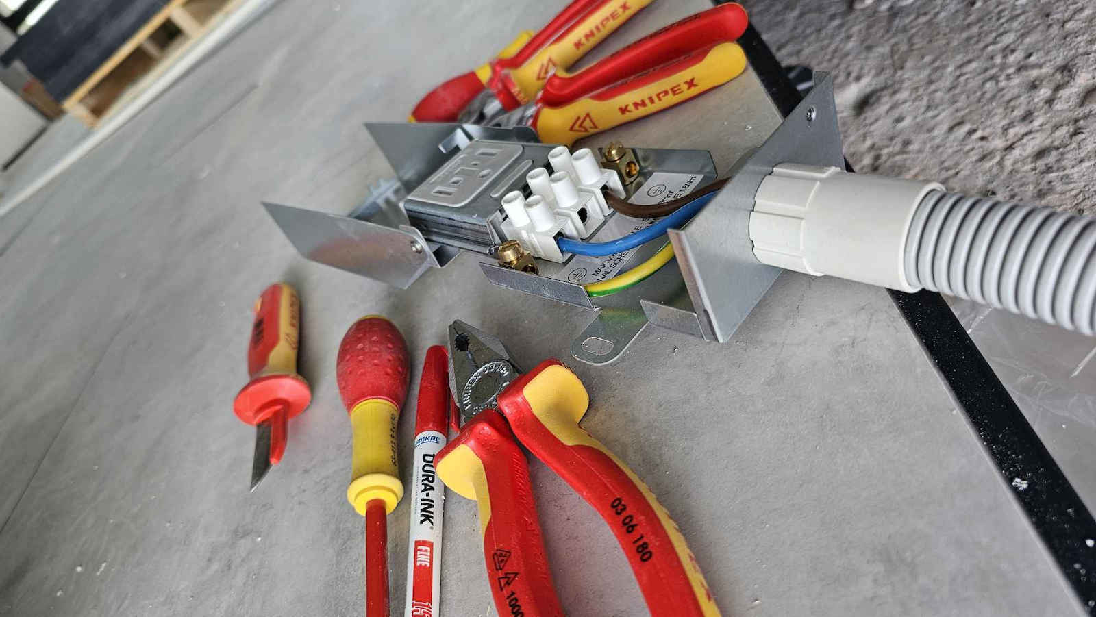 Knipex Πένσα Ίσια Ηλεκτρολόγου Μήκους 180mm 03 06 180 - Image 9