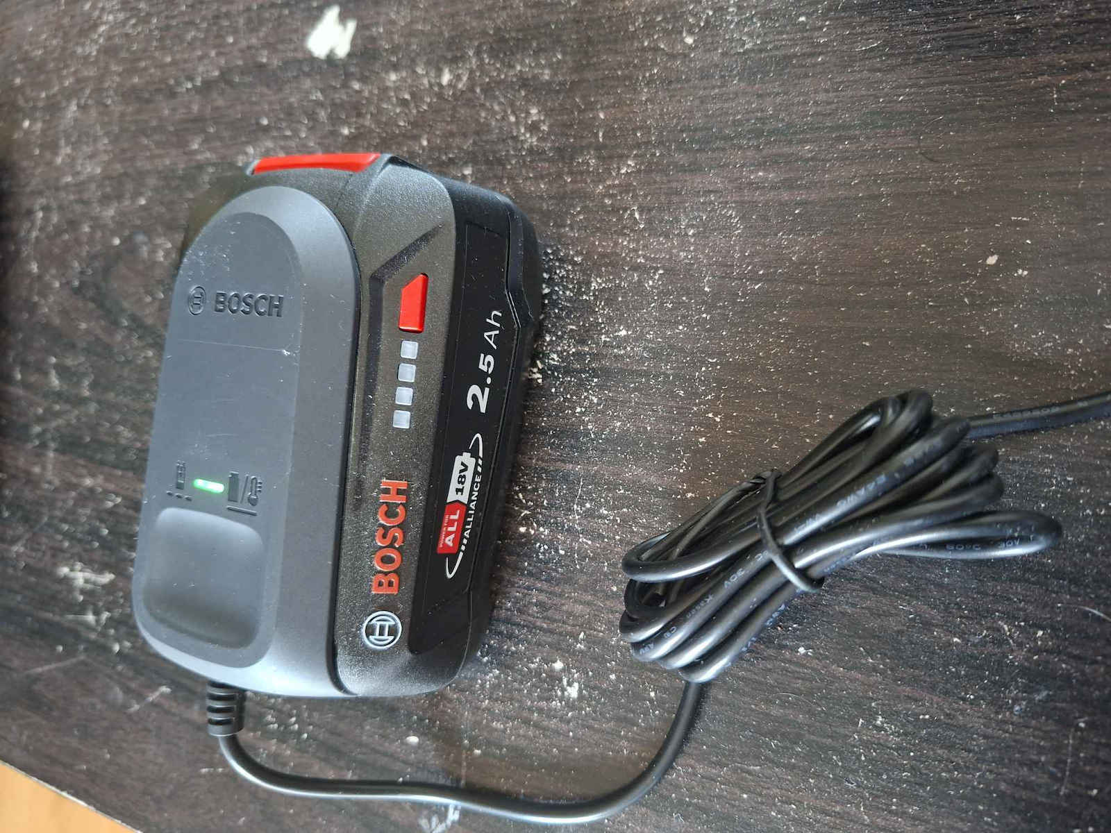 Bosch Σετ Μπαταρίας Λιθίου Χωρητικότητας 4Ah 18V με Φορτιστή 1600A031T6 - Image 4