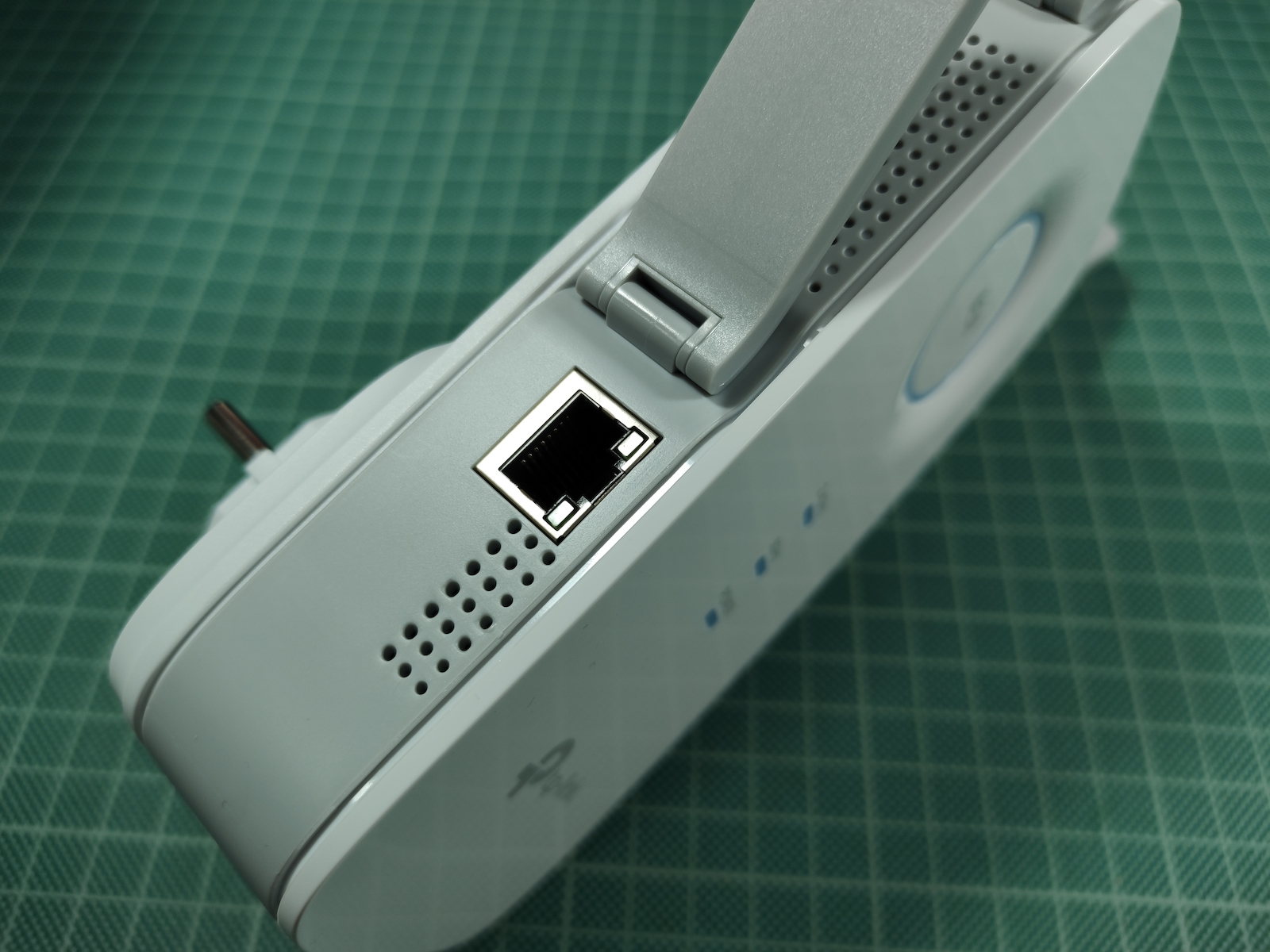 TP-LINK RE650 v2 WiFi Extender Dual Band (2.4 & 5GHz) 2600Mbps - Image 10