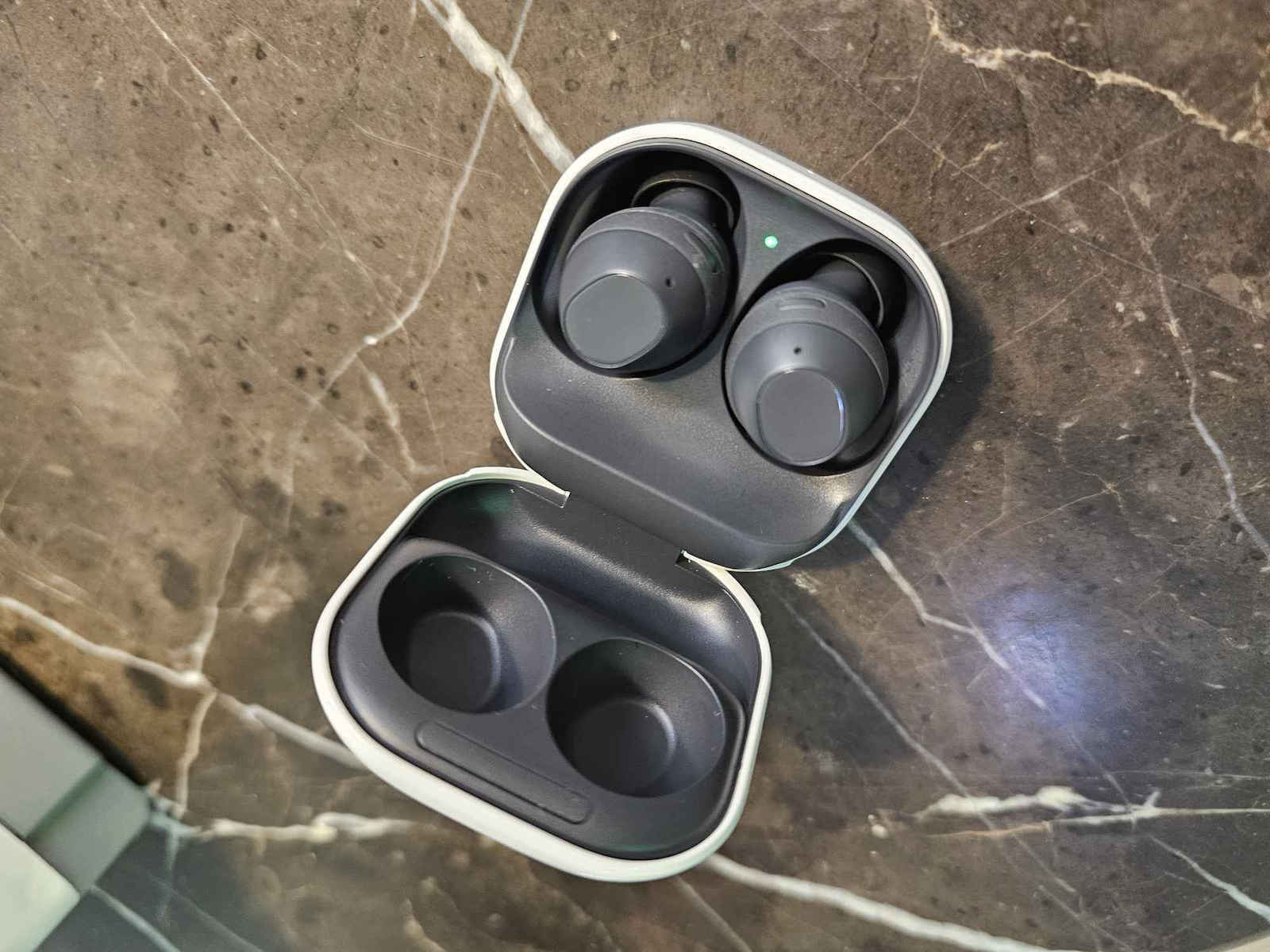Samsung Galaxy Buds FE Bluetooth Handsfree Ακουστικά με Θήκη Φόρτισης Λευκά - Image 9